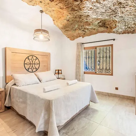 Casa Cueva Villa *